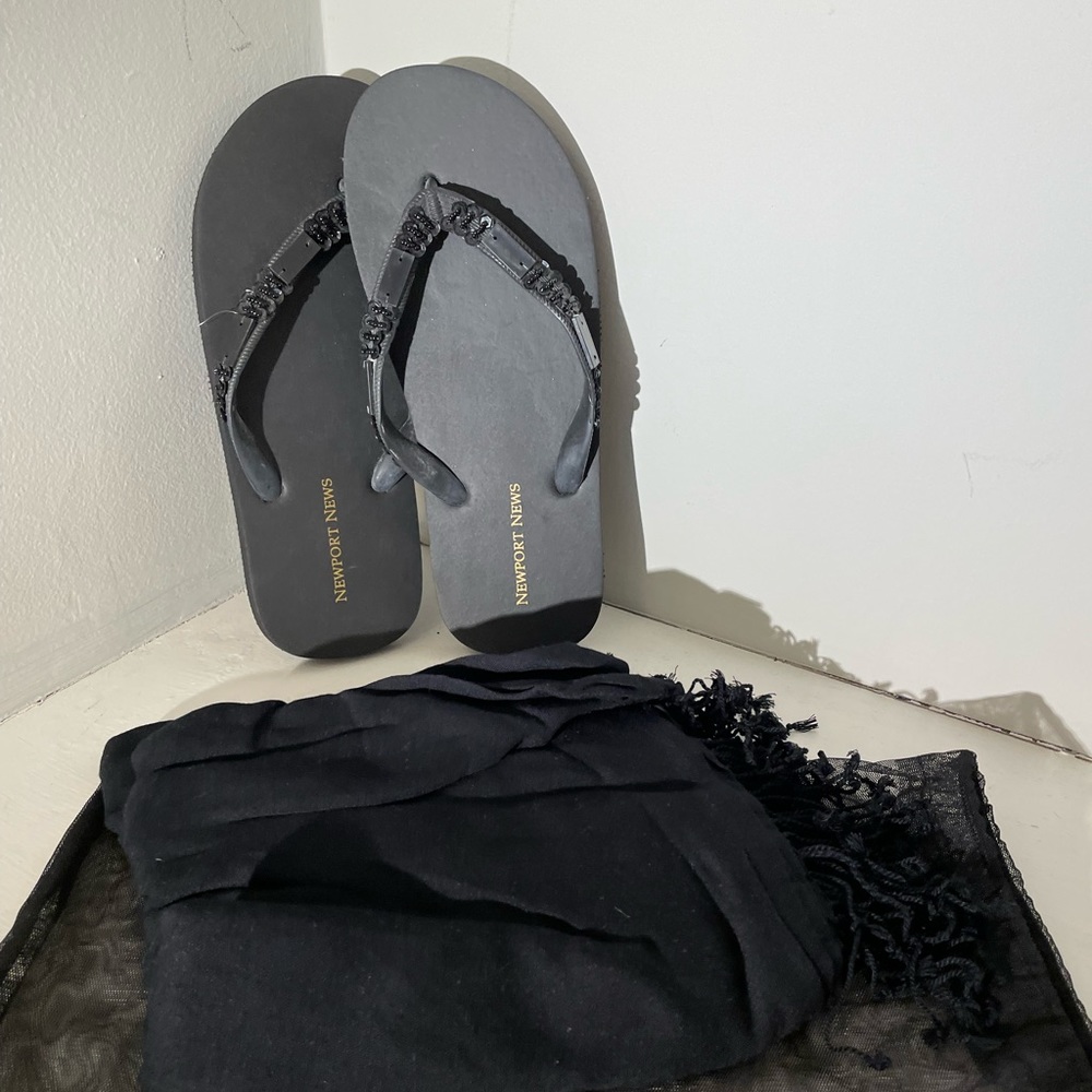 Newport News sarong/flip flops and mesh bag